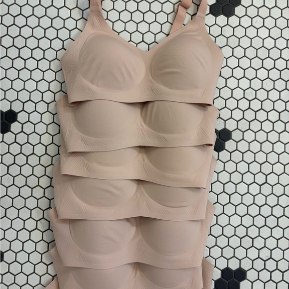 SET of 7!! Comfelie Zero Gravity Sculpt Seamless T-Shirt Bras Nude | Size Medium - Picture 6 of 15